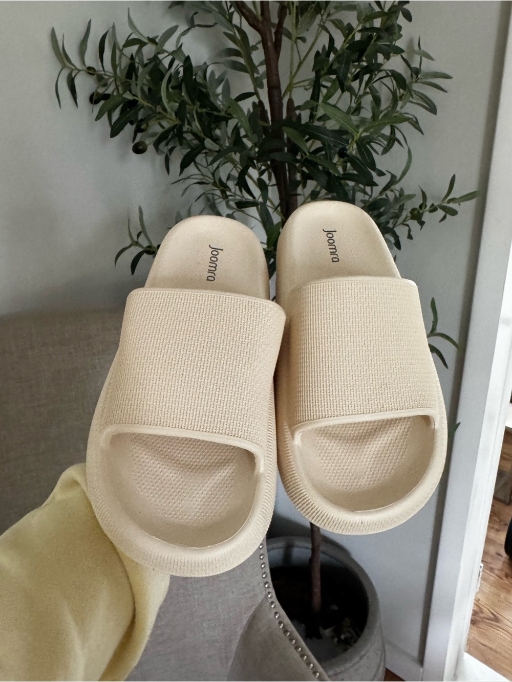 Joomra Beige Slide Sandals Size 8 Cream Wide Strap